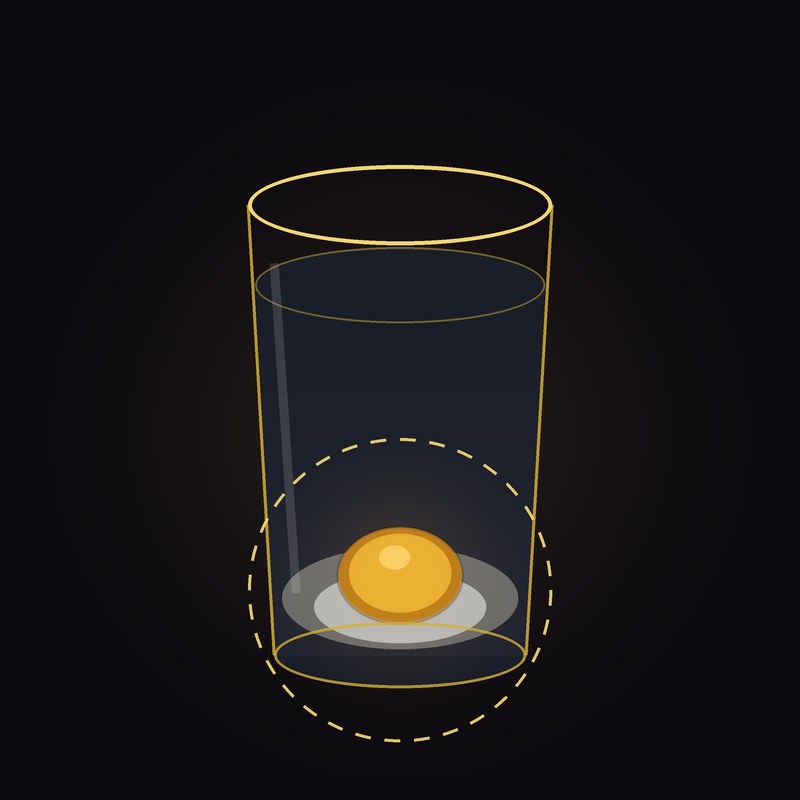 Clara lisa asentada en el fondo del vaso